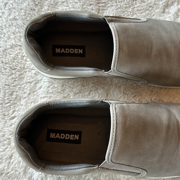 Steve Madden slip ons - Picture 2 of 6